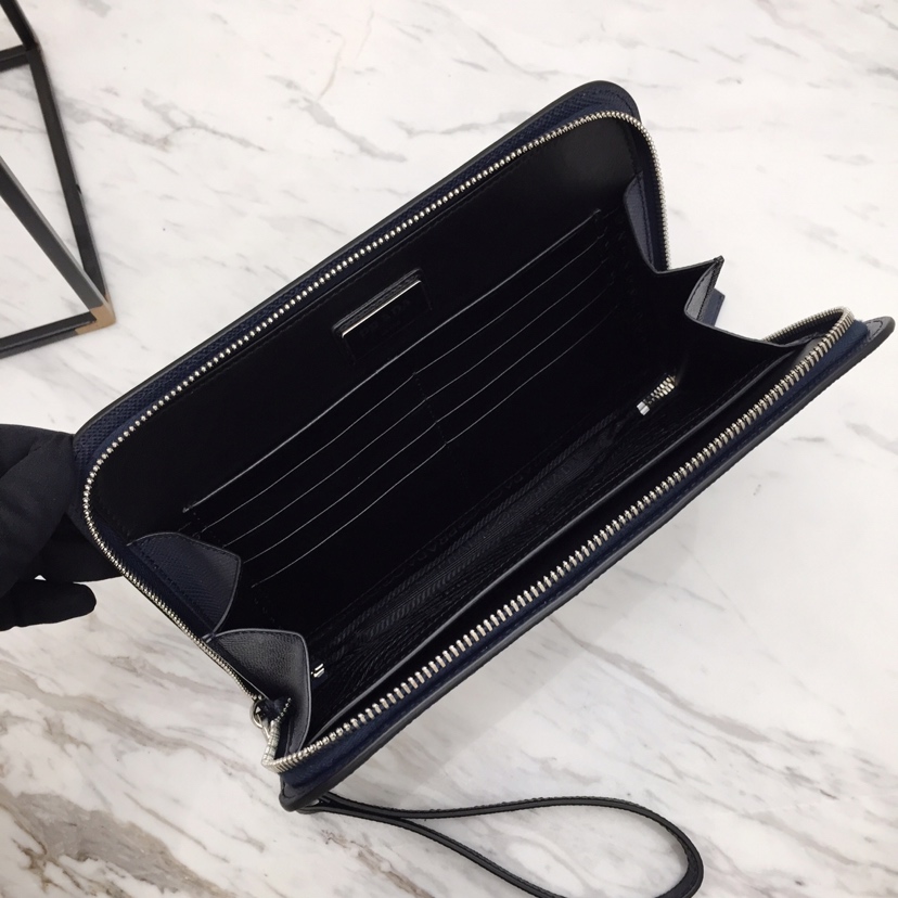 Replica Prada Saffiano New Pouch - near-authentic luxury replica handbag
