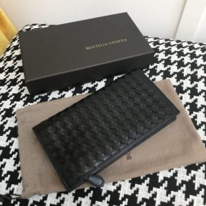 Replica Bottega Veneta Intrecciato Pouch - top-rated replica designer bag