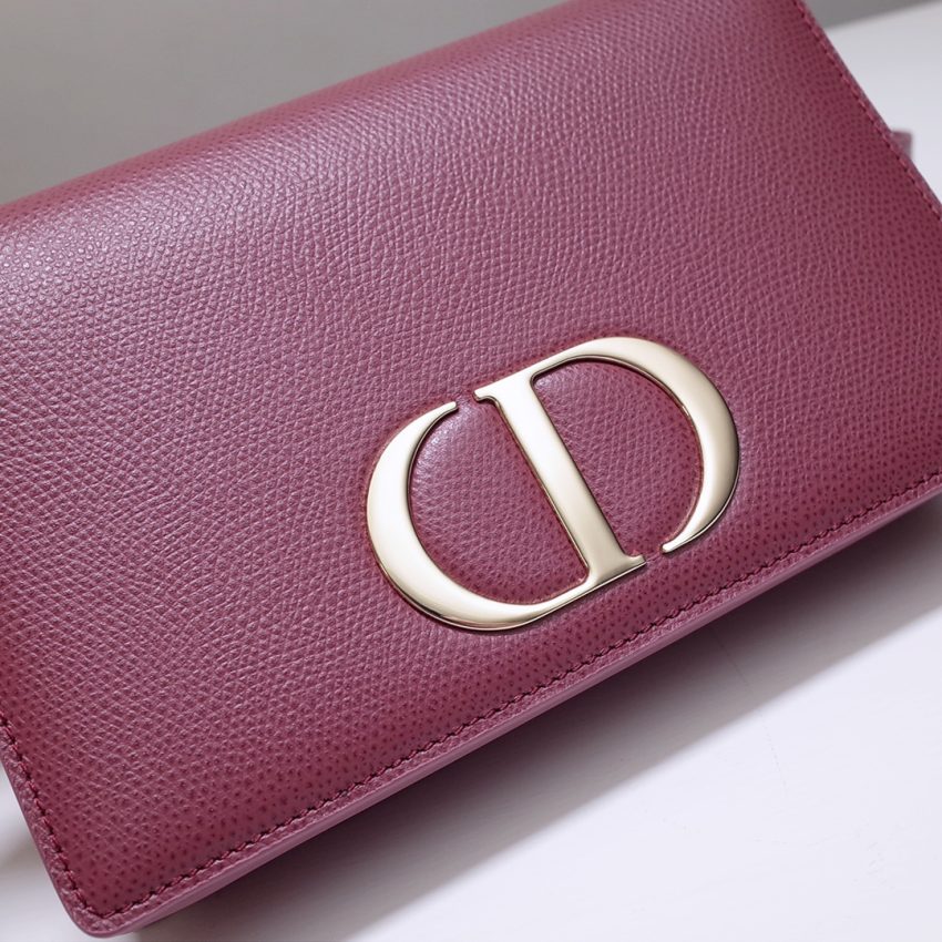 Replica Dior 30 Montaigne Pouch Red - authentic-look luxury purse replica