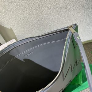 Replica Bottega Veneta Cassette Clutch - authentic-look luxury purse replica