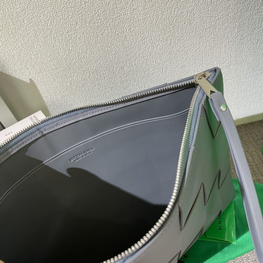 Replica Bottega Veneta Cassette Clutch - authentic-look luxury purse replica