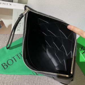 Replica Bottega Veneta Cassette Clutch Black - near-authentic luxury replica handbag