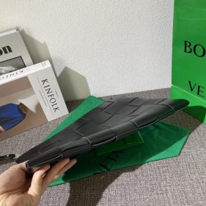 Replica Bottega Veneta Cassette Clutch Black - near-authentic luxury replica handbag