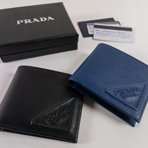 Replica Prada BiFold Wallet - ultra-realistic fake designer tote