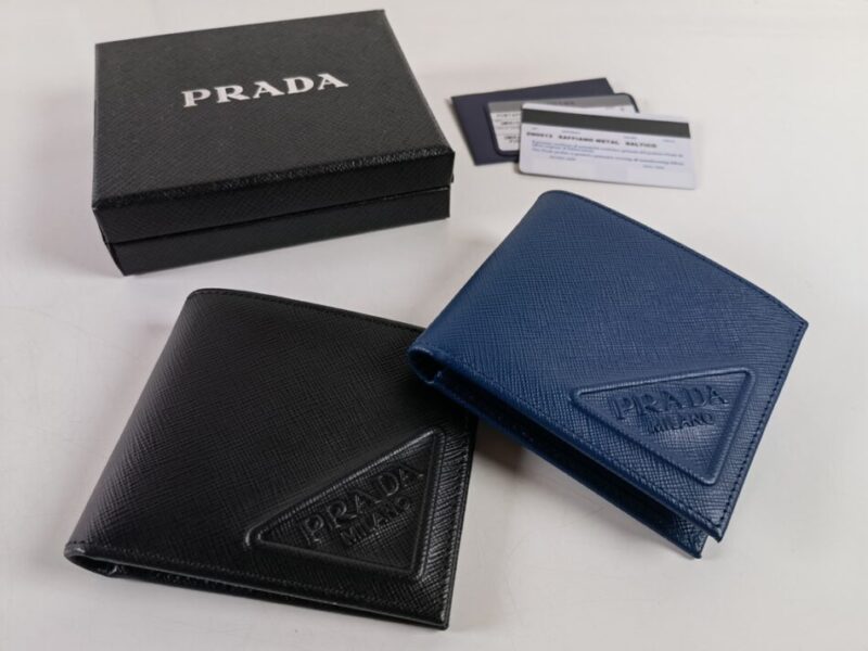 Replica Prada BiFold Wallet - ultra-realistic fake designer tote