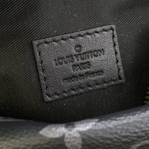 Replica Louis Vuitton Bumbag Discovery Black - near-authentic luxury replica handbag