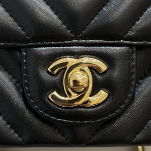 Replica CHANEL Flap V 17cm - top-tier luxury replica shoulder bag