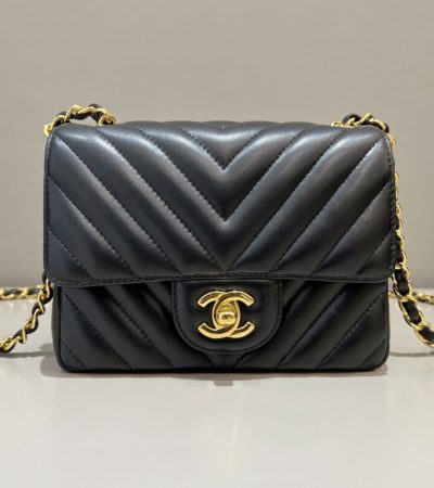 Replica CHANEL Flap V 17cm - realistic designer-inspired fake bag