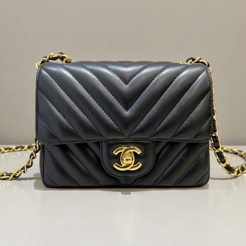 Replica CHANEL Flap V 17cm - realistic designer-inspired fake bag