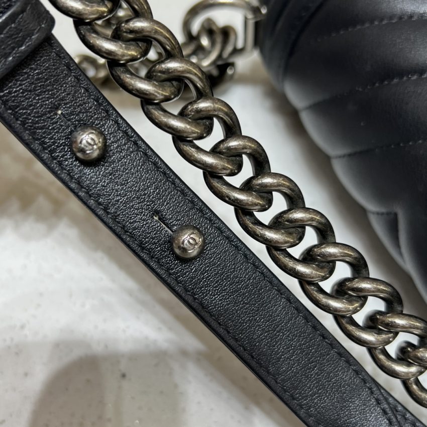 Replica CHANEL Le Boy V Black - Silver - near-authentic luxury replica handbag