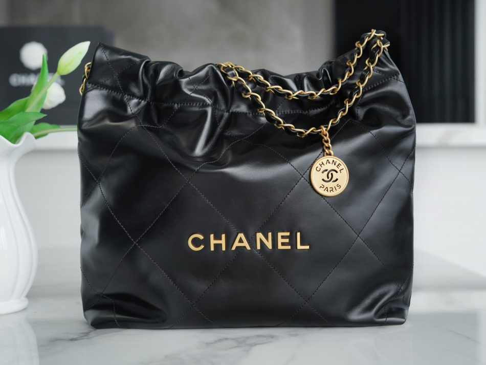 Replica CHANEL 22 Small Handbag Black