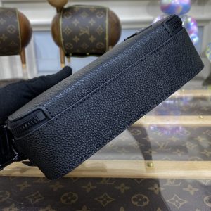 Replica Louis Vuitton Alpha Messenger Black - authentic-look luxury purse replica