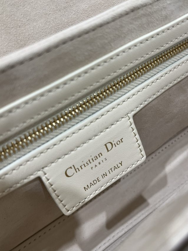 Replica Dior 30 Montaigne Avenue Bag White - authentic-look luxury purse replica