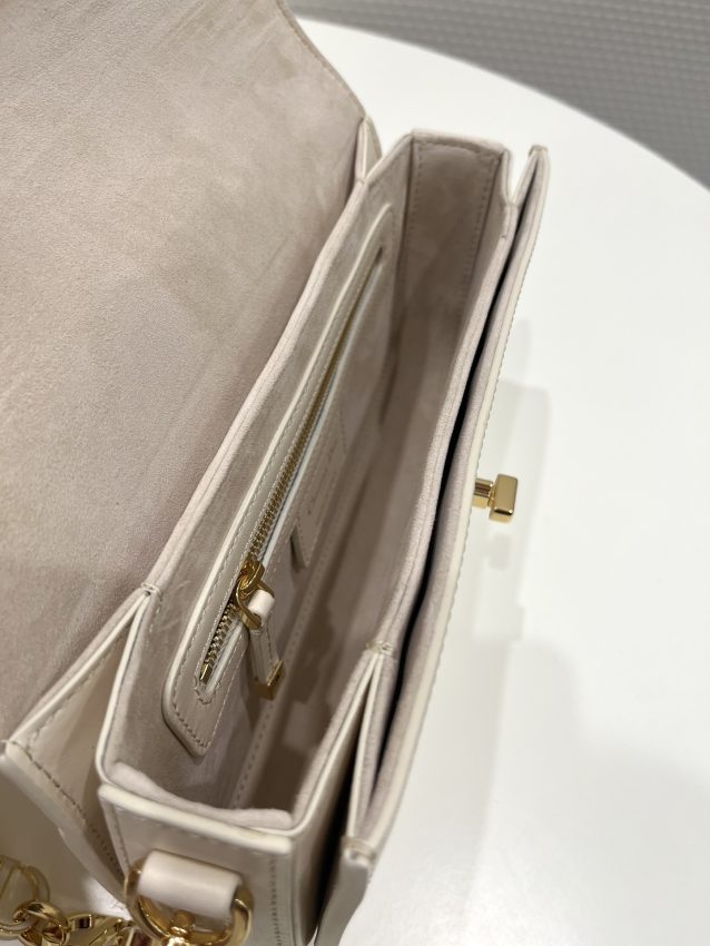 Replica Dior 30 Montaigne Avenue Bag White - best-selling designer handbag dupe