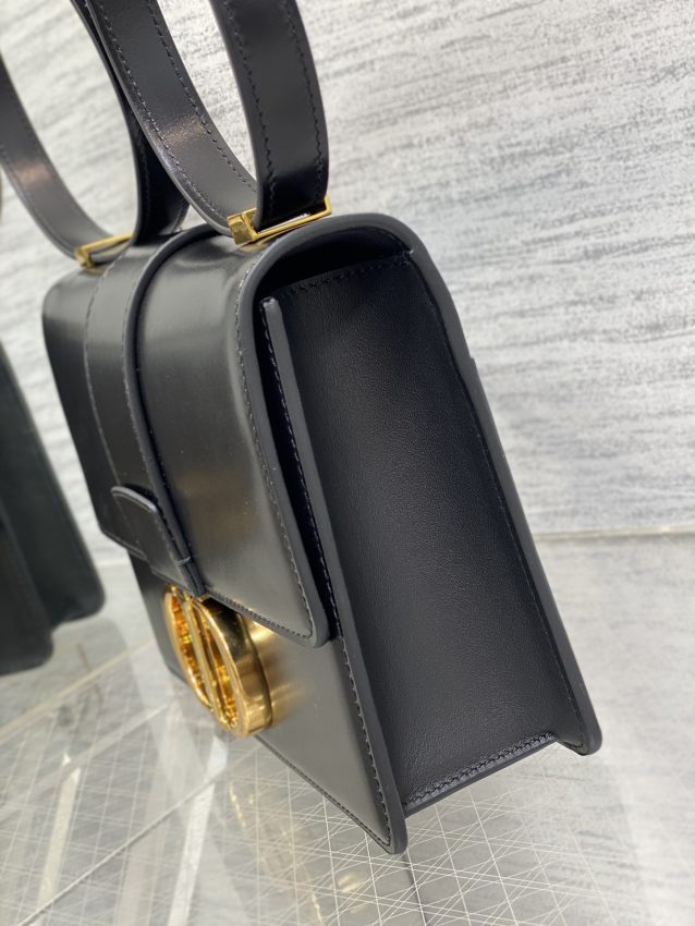 Replica Dior 30 Montaigne Back - top-tier luxury replica shoulder bag