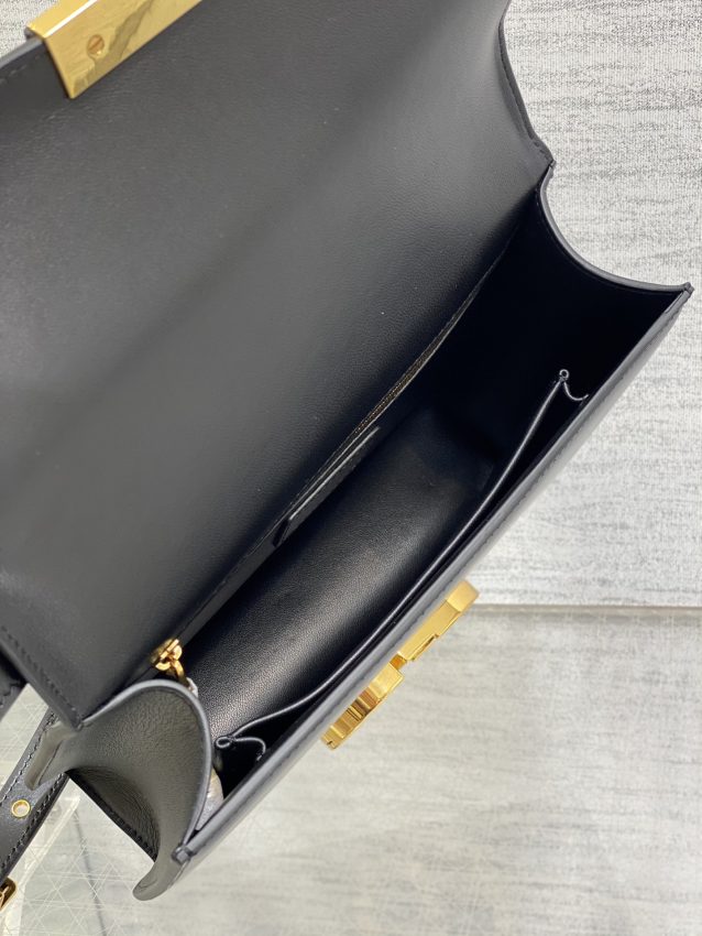 Replica Dior 30 Montaigne Back - high-end fake designer purse