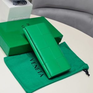 Replica Bottega Veneta Intrecciato Long Wallet - ultra-realistic fake designer tote