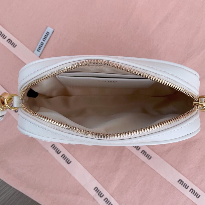 Replica Miu Miu Clutch White - authentic-look luxury purse replica