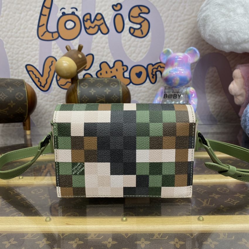 Replica Louis Vuitton Steamer Wearable Wallet - near-authentic luxury replica handbag