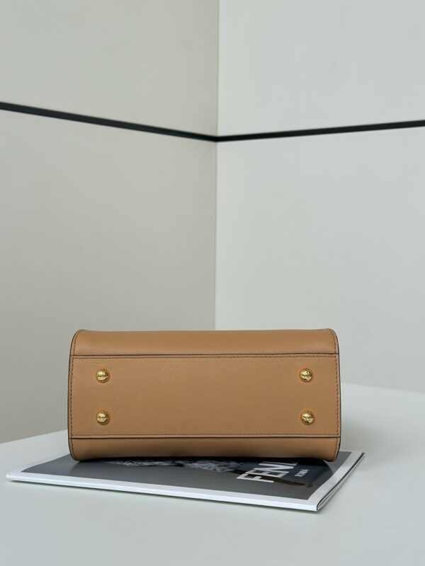 Replica Fendi Peekaboo Large Light Brown - high-quality designer bag clone