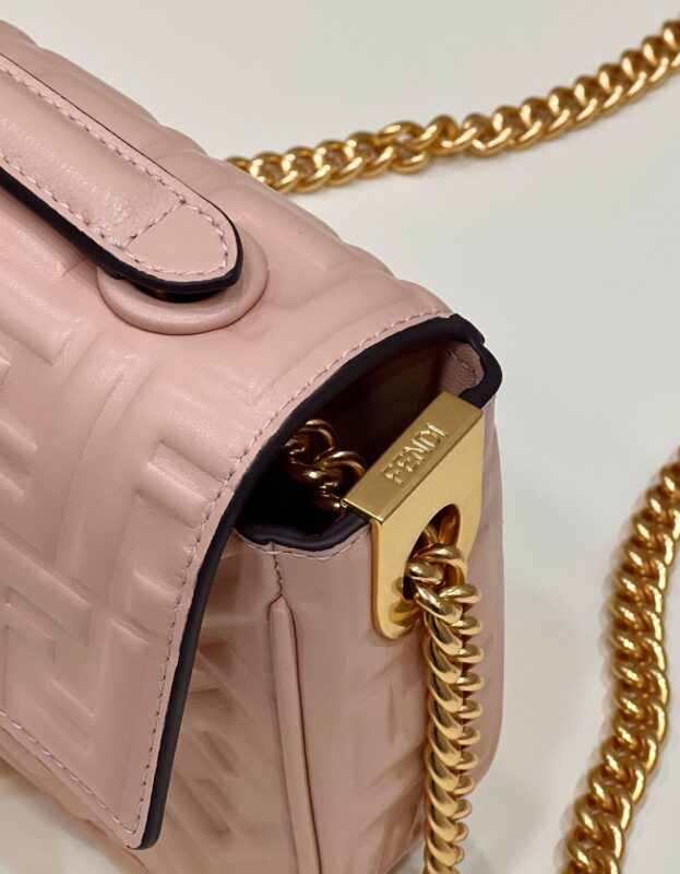 Replica Fendi Baguette Sliding Chain Pink - top-tier luxury replica shoulder bag