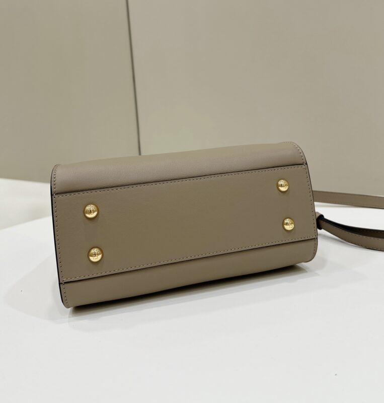 Replica Fendi Peekaboo Beige - ultra-realistic fake designer tote