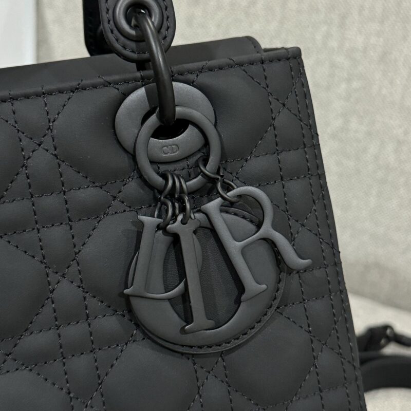 Replica Lady Dior Medium Ultramatte Black - ultra-realistic fake designer tote
