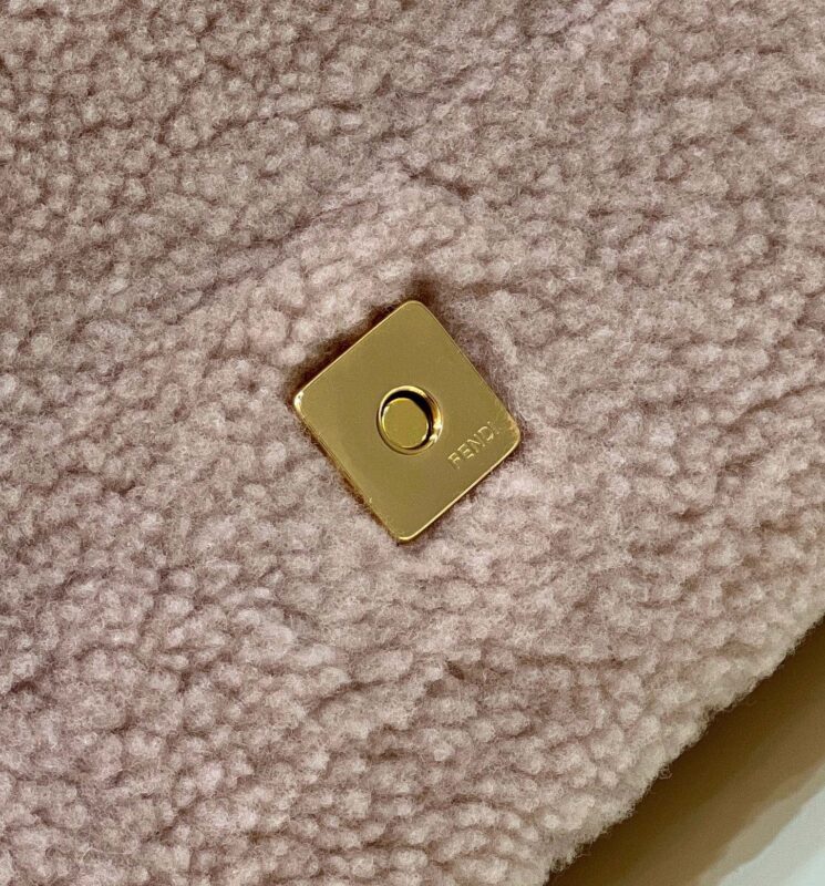 Replica Fendi Baguette Pink Wool - high-end fake designer purse