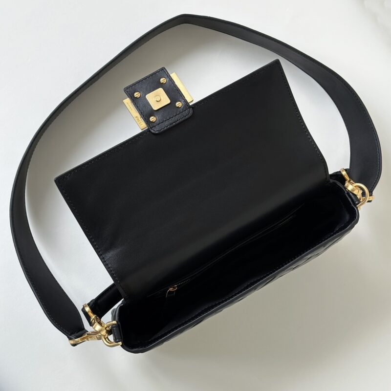 Replica Fendi Baguette Black - near-authentic luxury replica handbag