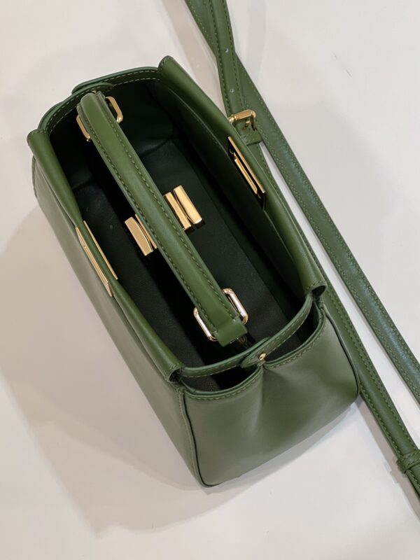 Replica Fendi Peekaboo Green - ultra-realistic fake designer tote