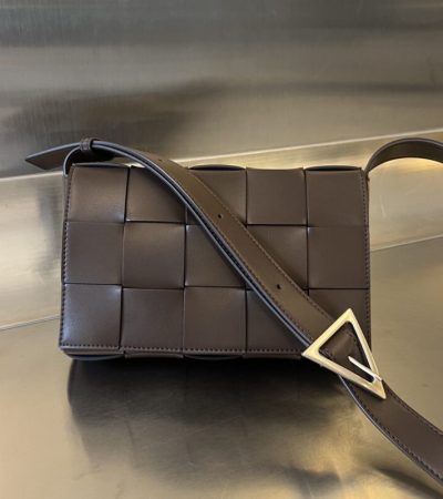 Replica Bottega Veneta Cassette 2.0 Dark Brown - realistic designer-inspired fake bag