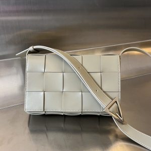 Replica Bottega Veneta Cassette 2.0 Beige - authentic-look luxury purse replica