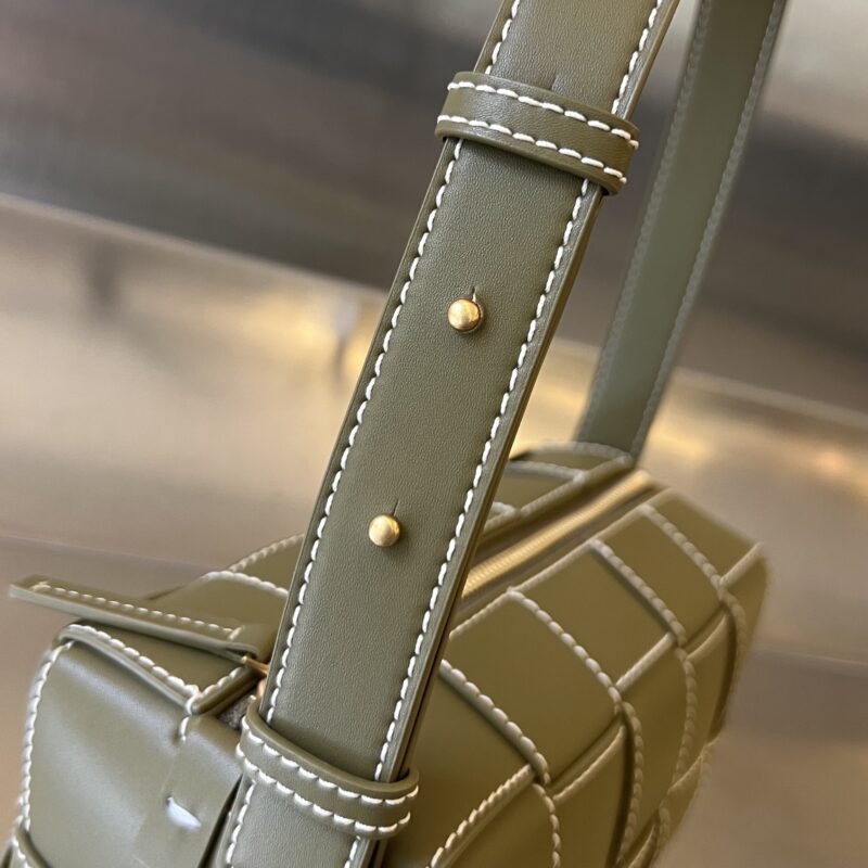 Replica Bottega Veneta Cassette Brick Small - authentic-look luxury purse replica