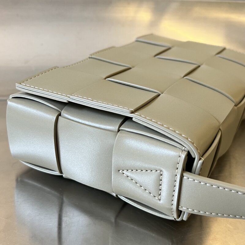 Replica Bottega Veneta Cassette 2.0 Beige - high-end fake designer purse