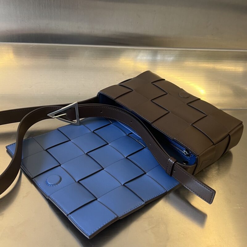 Replica Bottega Veneta Cassette 2.0 Dark Brown - authentic-look luxury purse replica