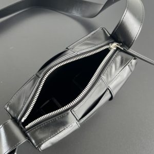 Replica Bottega Veneta Arco Camera Bag - authentic-look luxury purse replica