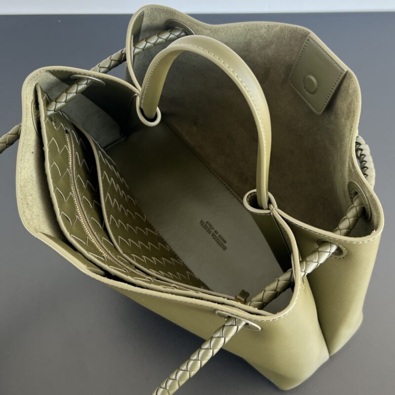 Replica Bottega Veneta Andiamo Full Leather - near-authentic luxury replica handbag