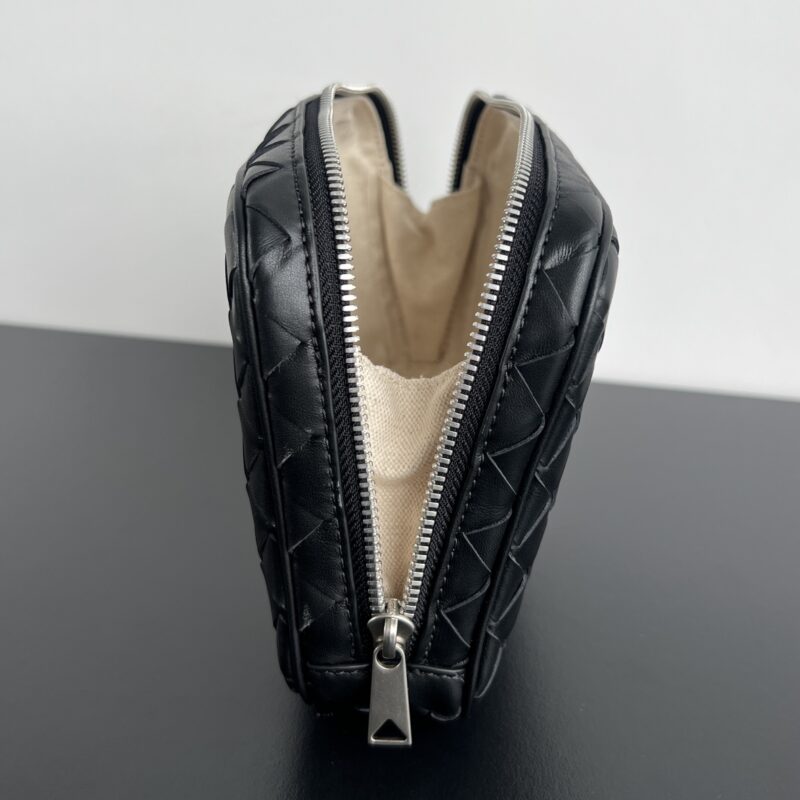 Replica Bottega Veneta Clutch Large - realistic designer-inspired fake bag
