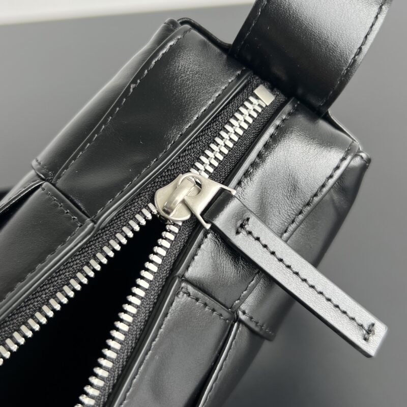 Replica Bottega Veneta Arco Camera Bag - premium-grade designer purse dupe