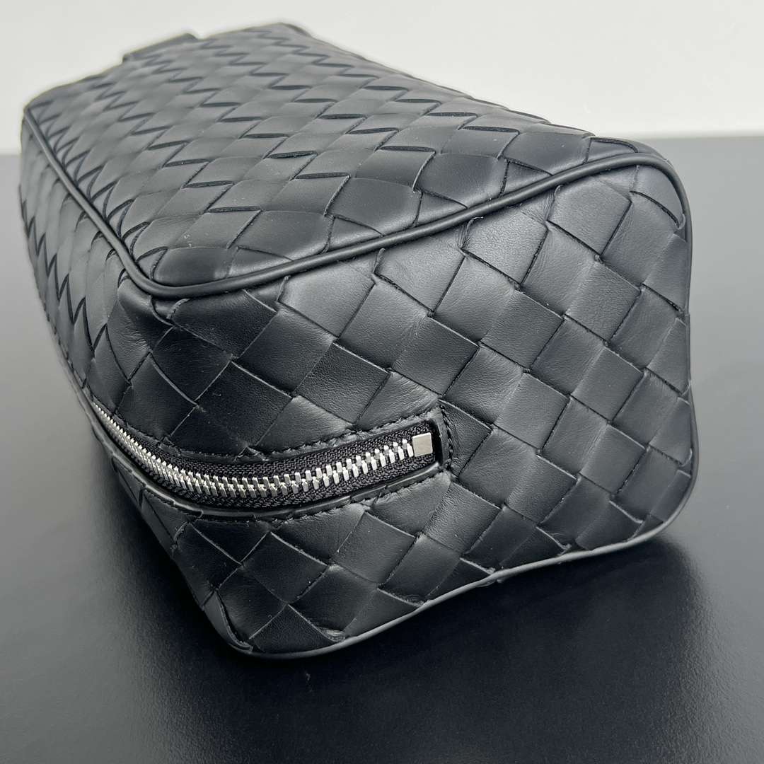 Replica Bottega Veneta Toiletry Bag - realistic designer-inspired fake bag