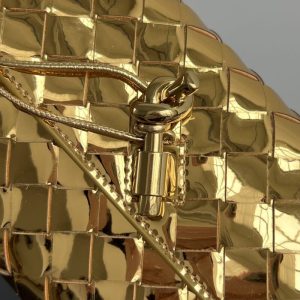 Replica Bottega Veneta Andiamo Clutch Wallet - realistic designer-inspired fake bag