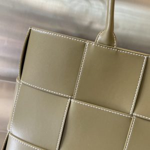 Replica Bottega Veneta Arco Tote - high-quality designer bag clone