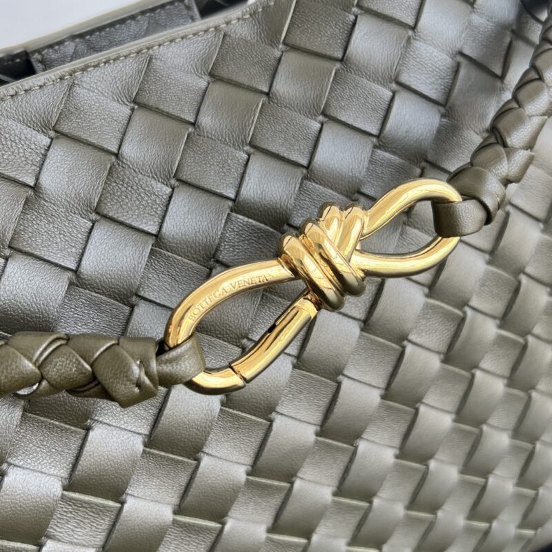Replica Bottega Veneta Andiamo Medium - realistic designer-inspired fake bag