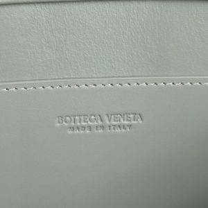 Replica Bottega Veneta Clutch 2.0 - ultra-realistic fake designer tote