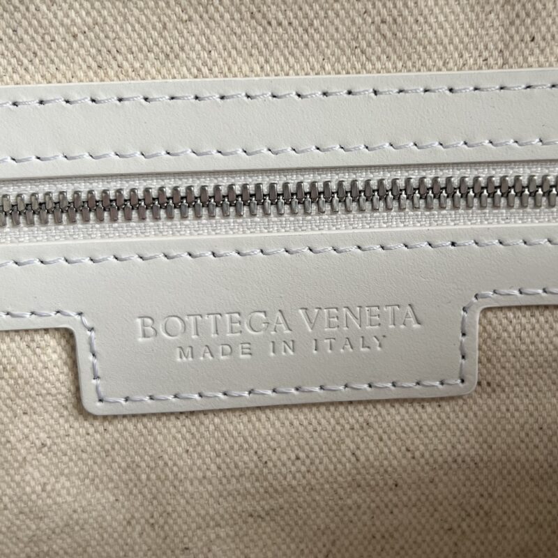 Replica Bottega Veneta Loop Camera Bag - top-tier luxury replica shoulder bag