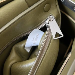 Replica Bottega Veneta Cassette With Versatile Strap - near-authentic luxury replica handbag