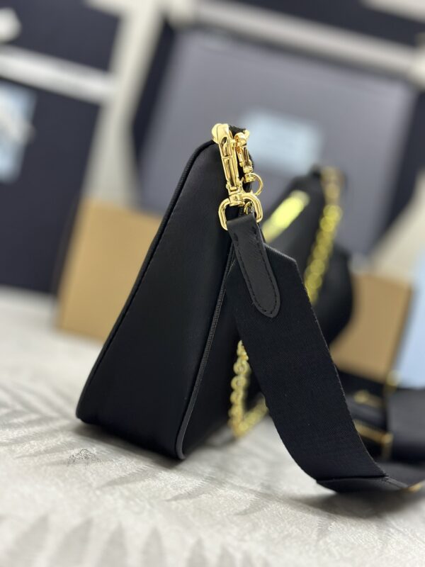 Replica Prada Re-Edition Nylon 2005 Black - best quality luxury bag dupe