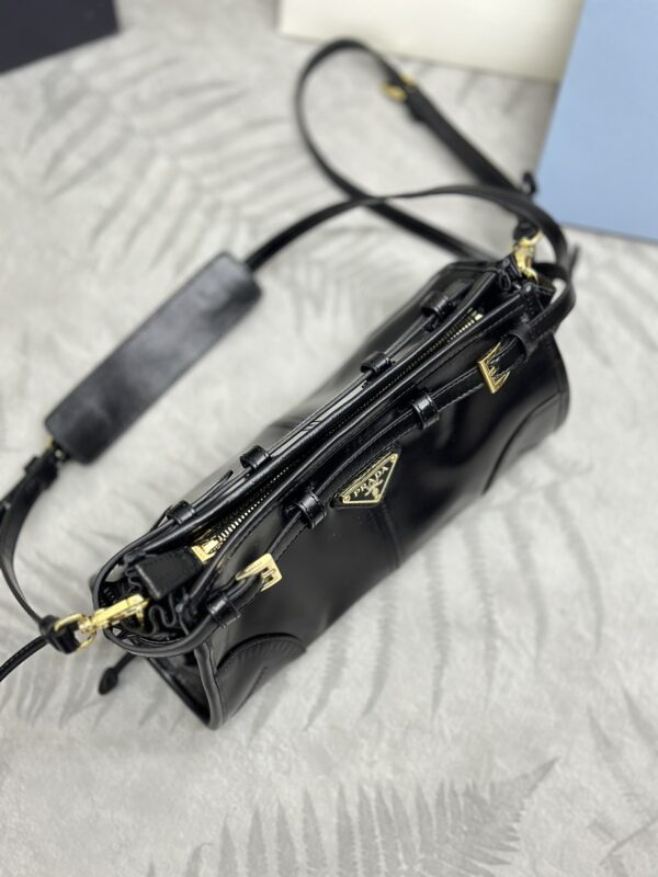 Replica Prada Leather Handbag Black - high-accuracy replica luxury purse