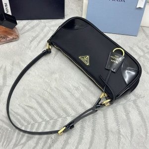 Replica Prada Re-Edition 2002 Nylon - near-authentic luxury replica handbag