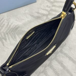 Replica Prada Re-Edition 2002 Nylon - realistic designer-inspired fake bag